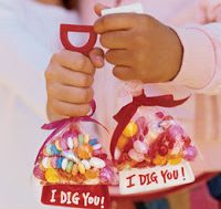 sweet-shovel-valentines-day-craft-photo-260-FF0204VALENA03