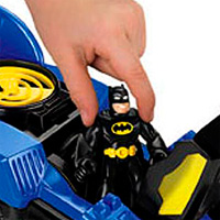 Snyder teases the Batmobile