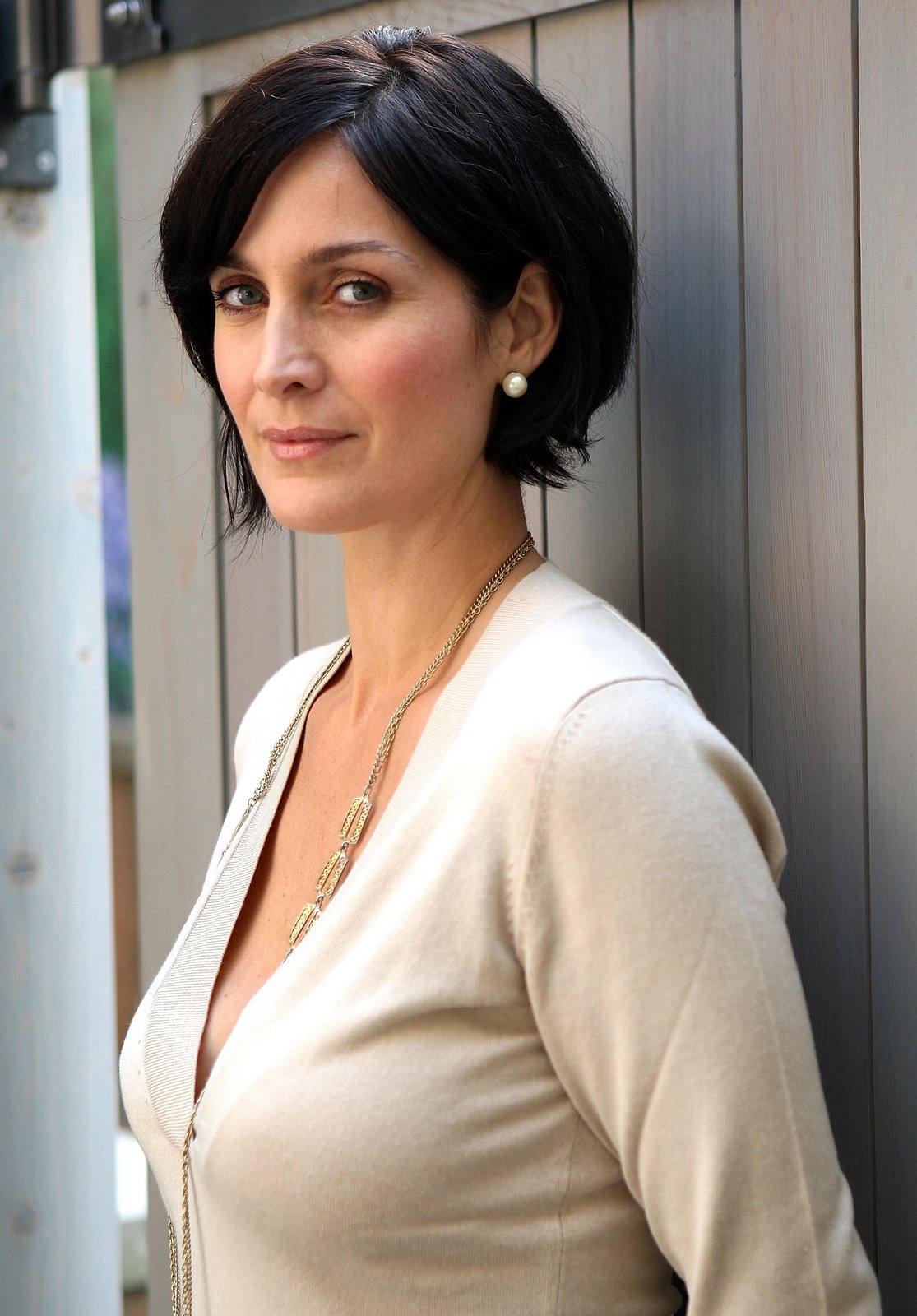 1258677-carrie_anne_moss___32nd_annual_toronto_international_film_festival___september_10_2007___012