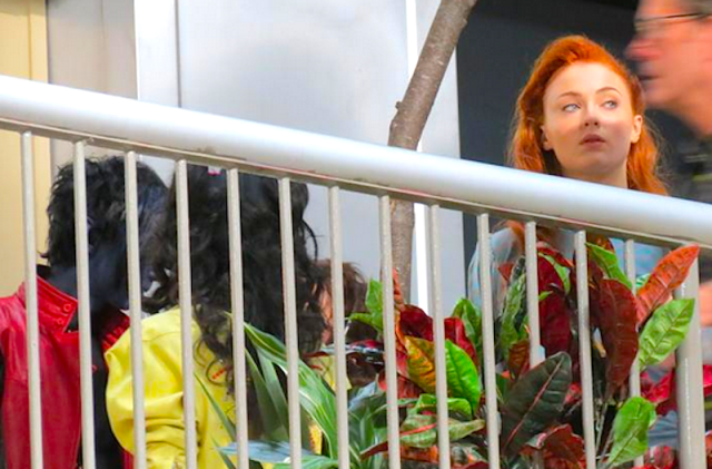 XMEN_APOCALYPSE_SET-PHOTO_FIRST-LOOK_CYCLOPS_JEAN_JUBILEE_NIGHTCRAWLER_TYE-SHERIDAN_SOPHIE-TURNER_LANA-CONDOR_KODI-SMIT-MCPHEE_BRYAN-SINGER_002