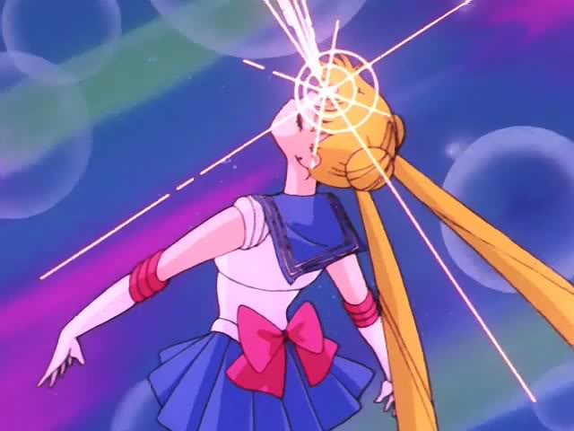 Video: Sailor Moon Cosplay Transformation