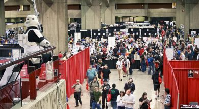 1024px-Montreal_Comiccon_2011_Dealers_Room_View_1