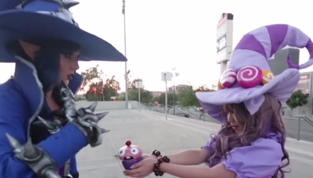 MLZ Studios Video LoL Cosplayers At Anime Expo