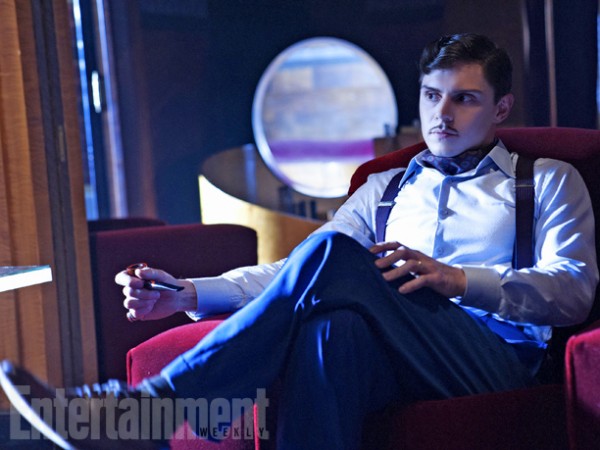 american-horror-story-hotel-evan-peters-600x450