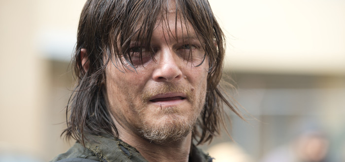 Norman Reedus Bitten By Fan At Walker Stalker Con