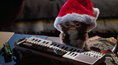 gremlins-movie-gizmo-mogwai-santa-hat