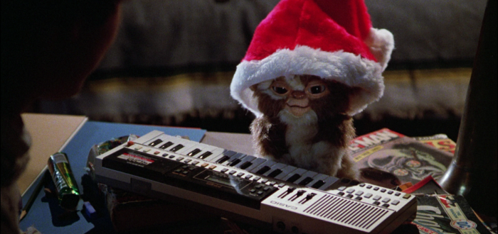 gremlins-movie-gizmo-mogwai-santa-hat