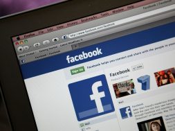 Facebook_news_feed_notizie_gestione_social_network